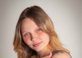 posing model1677